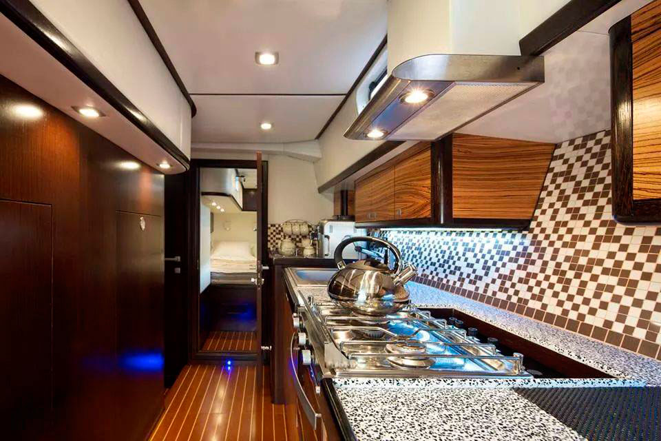 Hermes - яхта на продажу - интерьер