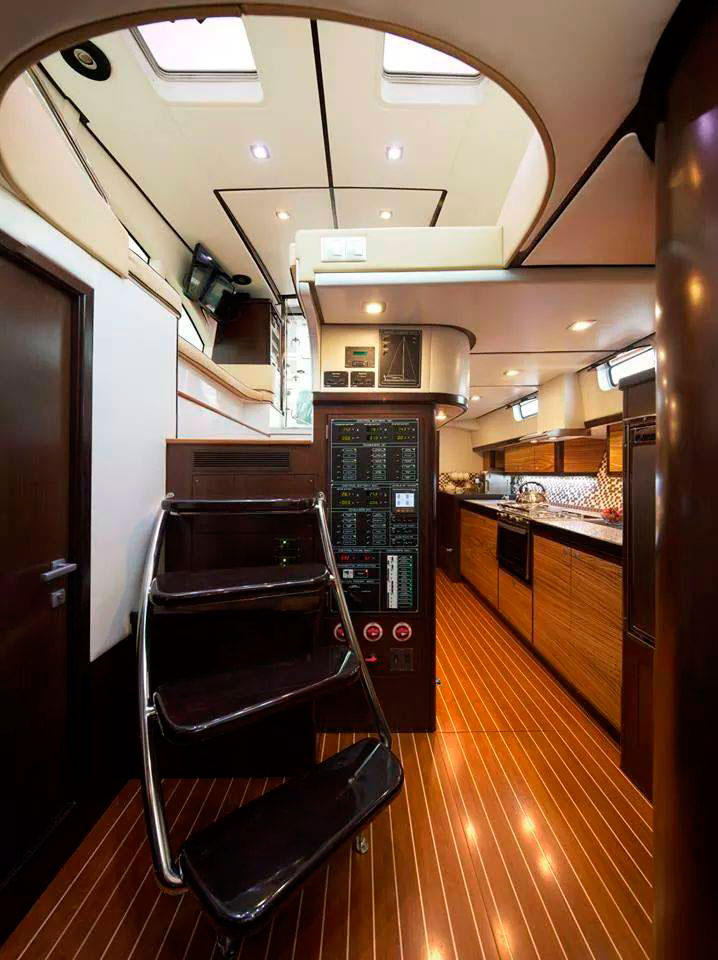 Hermes - яхта на продажу - интерьер